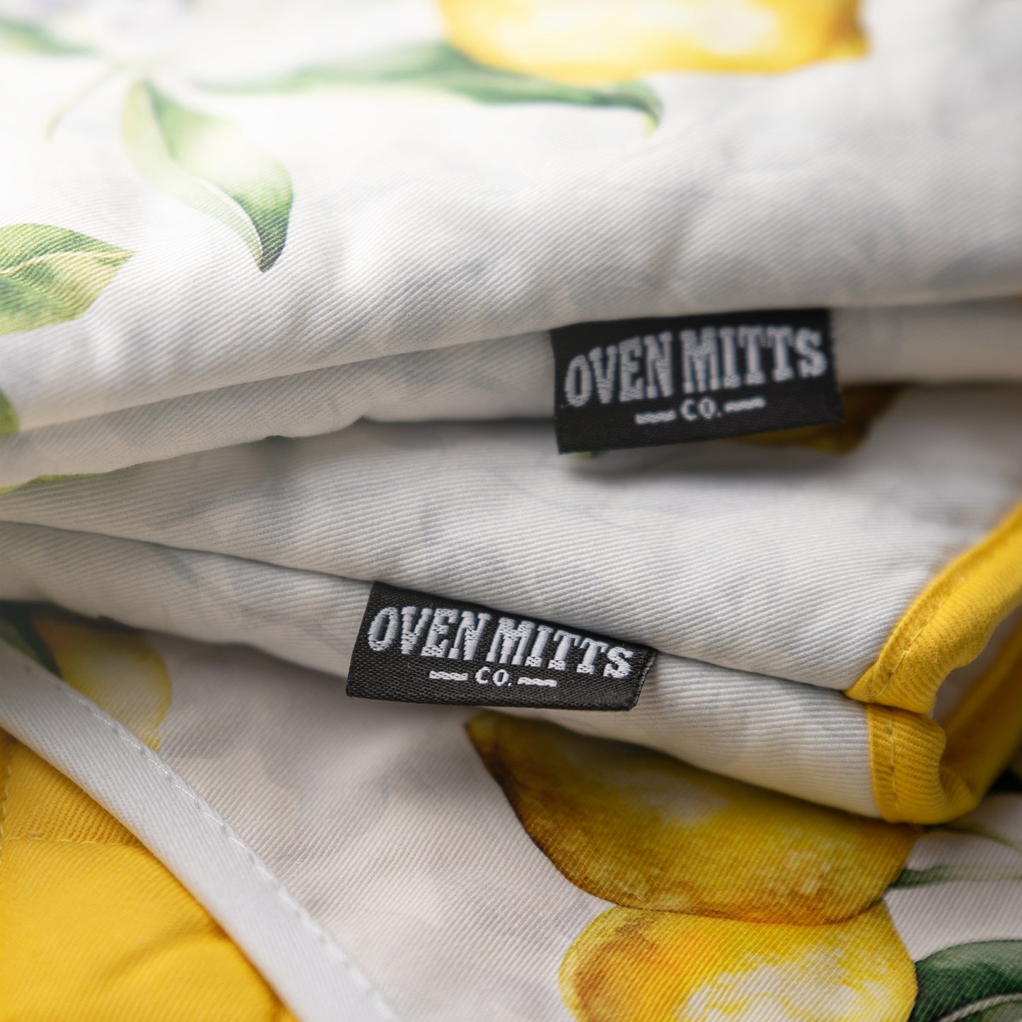 Summer Lemons Oven Mitts And Potholder Set