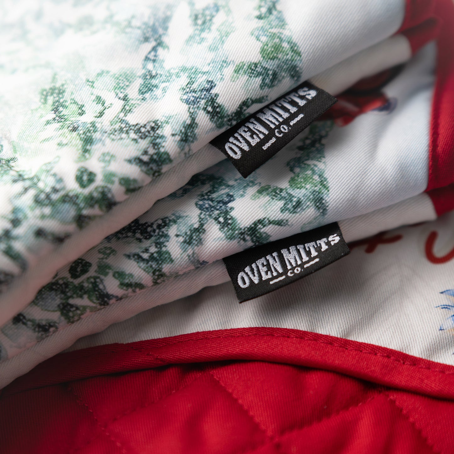 Let It Snow Christmas Oven Mitts And Potholder Set