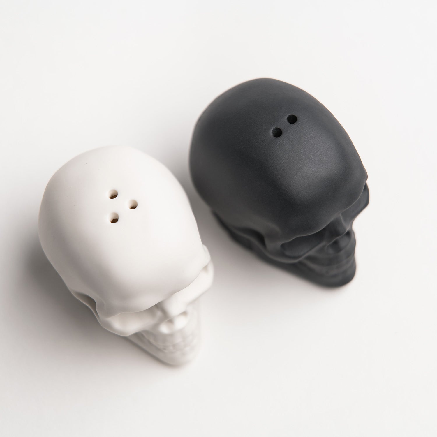 Porcelain Skull Salt & Pepper Shaker Set 3d